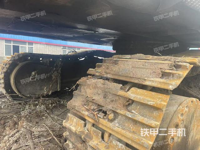 单侧履带整体(整机外观) 单侧履带整体(整机外观)