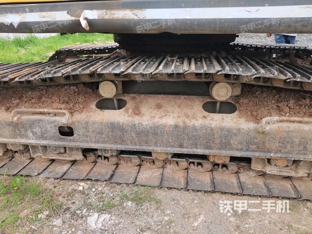 右側(cè)履帶整體(行走機(jī)構(gòu)) 右側(cè)履帶整體(行走機(jī)構(gòu))
