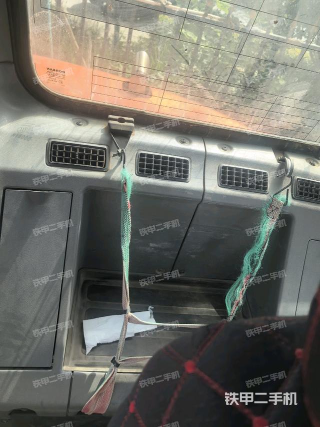 座椅后部(駕駛室部分) 座椅后部(駕駛室部分)