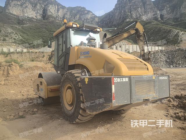 徐工XS263J压路机的设备实拍-第3张实拍照片