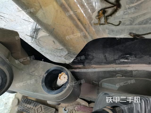 左后方玻璃角標(biāo)(駕駛室部分) 左后方玻璃角標(biāo)(駕駛室部分)