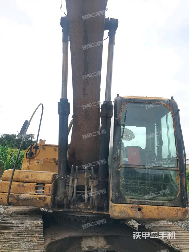 大臂油缸整體?豎拍(工作和回轉(zhuǎn)裝置) 大臂油缸整體?豎拍(工作和回轉(zhuǎn)裝置)