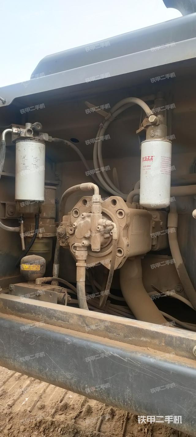 液壓泵艙室正面整體(整機(jī)外觀) 液壓泵艙室正面整體(整機(jī)外觀)