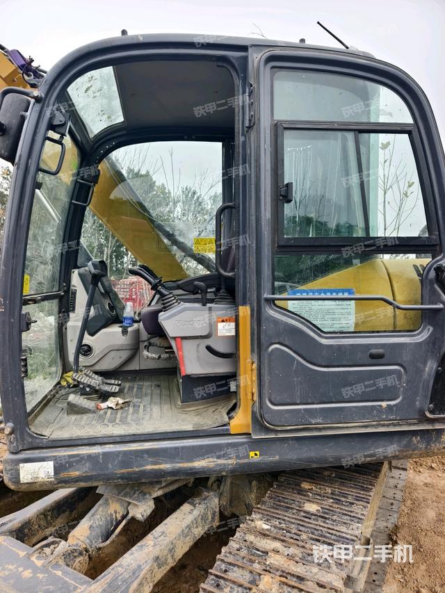 驾驶室正侧(驾驶室部分)  驾驶室正侧(驾驶室部分)