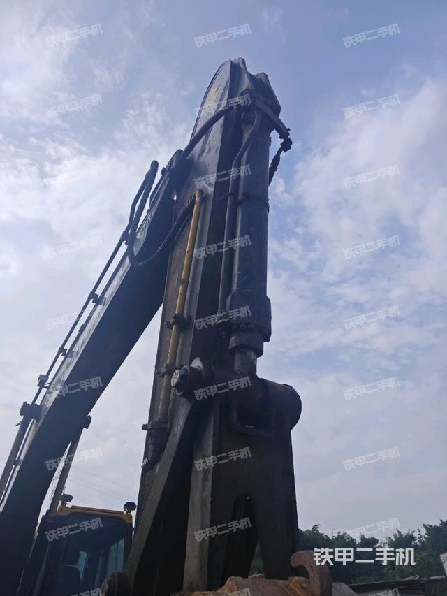 小臂整体右前（工作和回转装置）