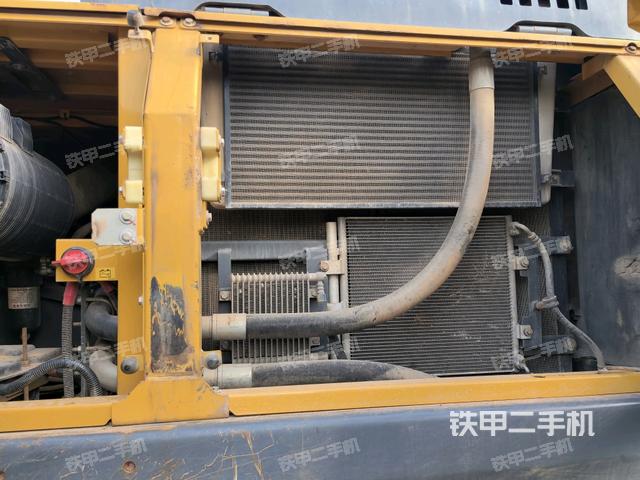 散熱器正面(大件艙室) 散熱器正面(大件艙室)