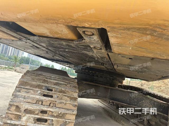 駕駛室整體(整機(jī)外觀) 駕駛室整體(整機(jī)外觀)