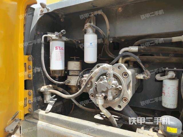 液壓泵艙室正面整體(整機(jī)外觀) 液壓泵艙室正面整體(整機(jī)外觀)