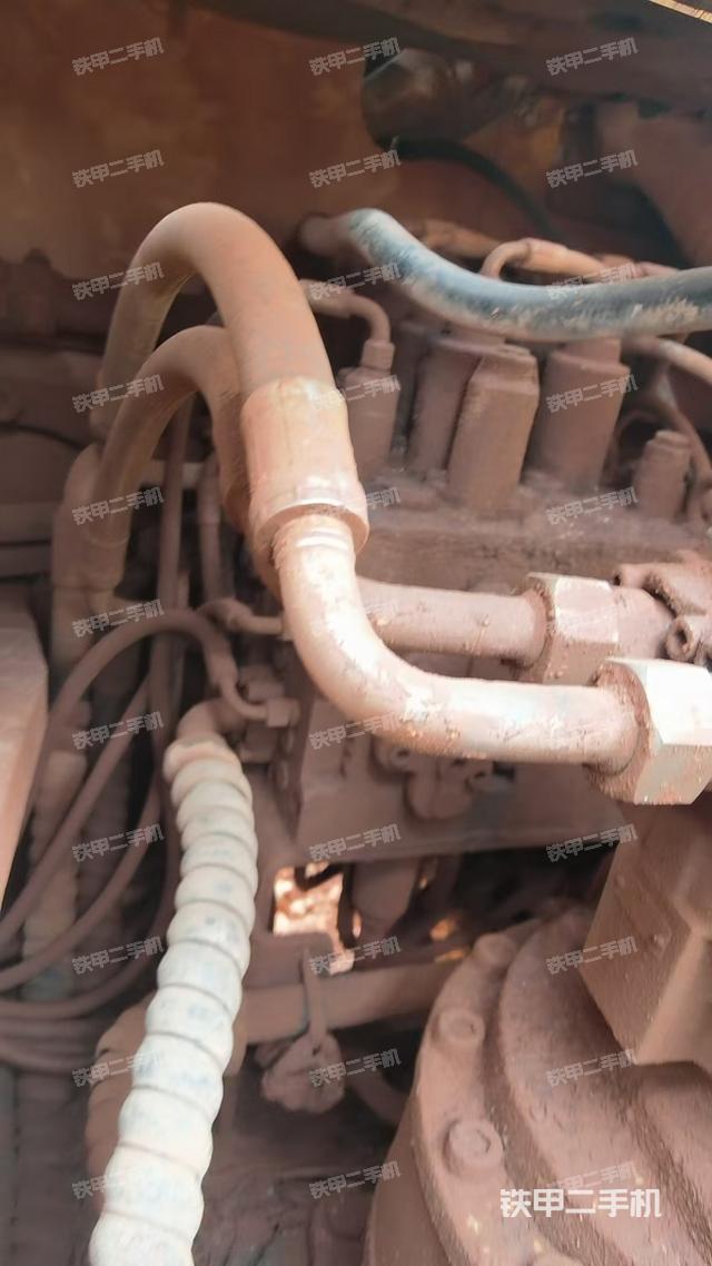 回转马达和主控阀（整机外观）