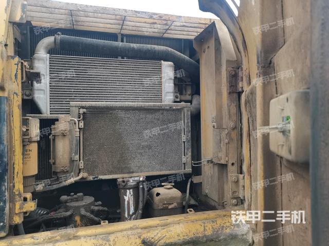 散熱器正面(大件艙室) 散熱器正面(大件艙室)