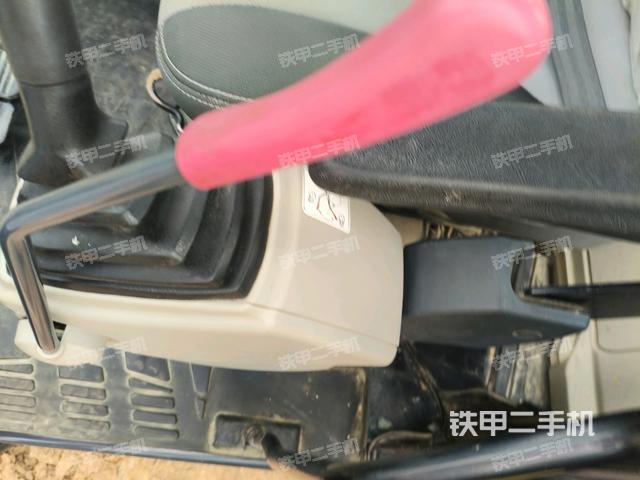 座椅右侧控制台/钥匙门/油门/含右手柄(驾驶室部分) 座椅右侧控制台/钥匙门/油门/含右手柄(驾驶室部分)