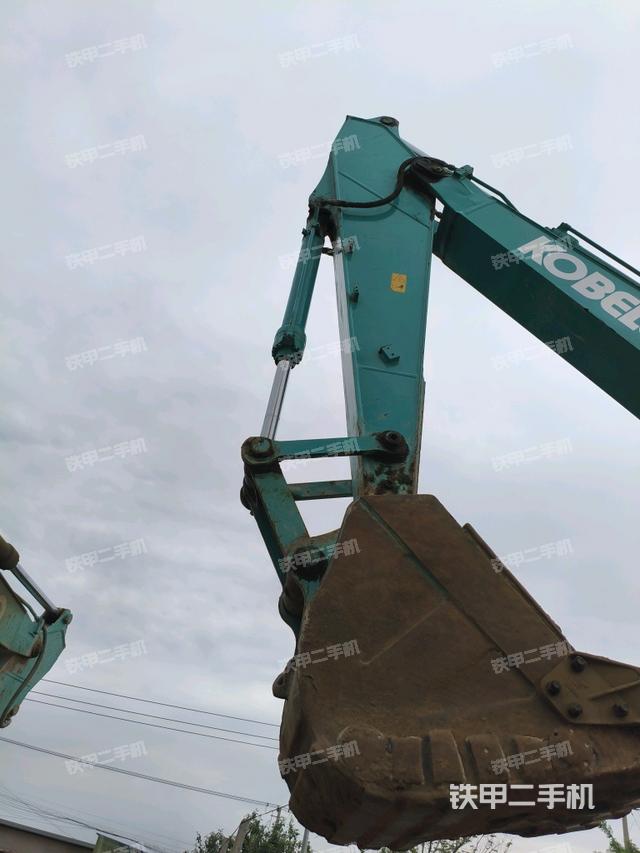 小臂整体左后(工作和回转装置) 小臂整体左后(工作和回转装置)