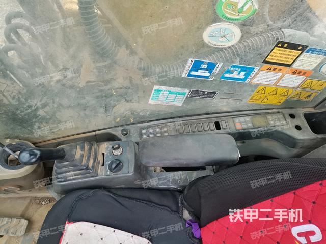 座椅右側(cè)控制臺(tái)/鑰匙門/油門/含右手柄(駕駛室部分) 座椅右側(cè)控制臺(tái)/鑰匙門/油門/含右手柄(駕駛室部分)