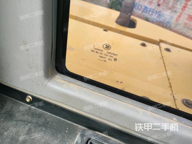 后窗玻璃角標(biāo)(駕駛室部分) 后窗玻璃角標(biāo)(駕駛室部分)