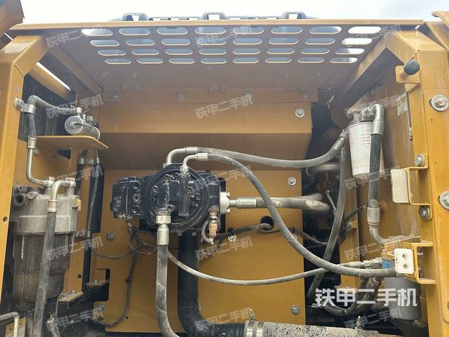 液壓泵艙室正面整體(整機(jī)外觀) 液壓泵艙室正面整體(整機(jī)外觀)