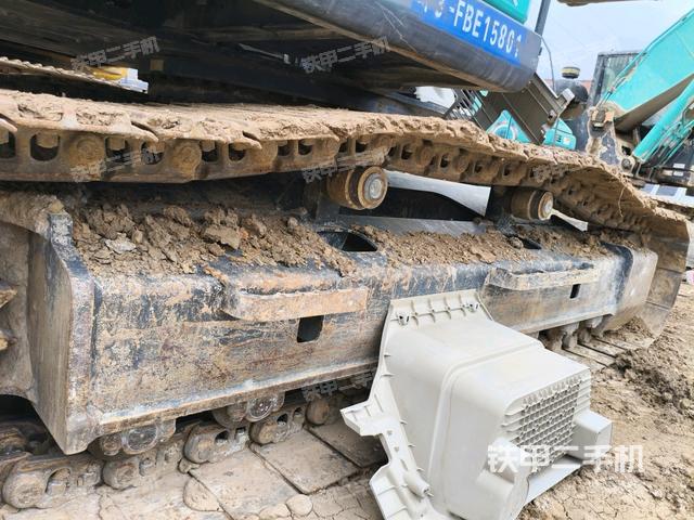 右侧履带整体(行走机构) 右侧履带整体(行走机构)