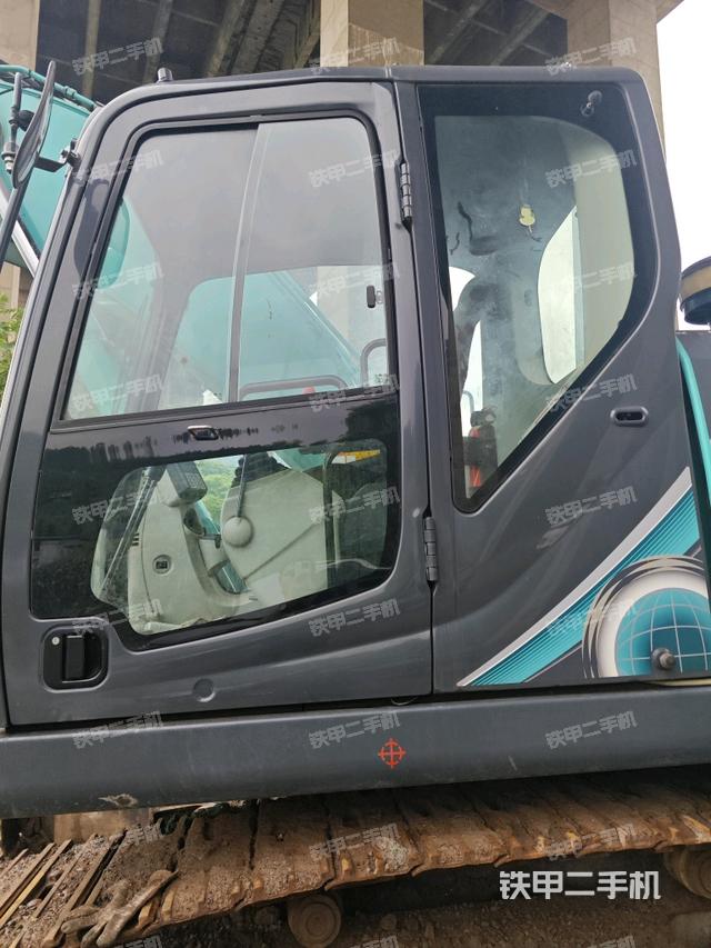 駕駛室左前45度（駕駛室部分）