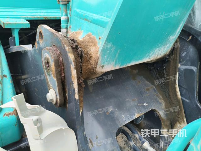 大臂根部 斜视(工作和回转装置) 大臂根部 斜视(工作和回转装置)