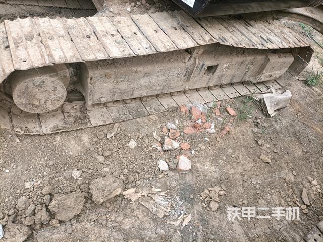 单侧履带整体(整机外观) 单侧履带整体(整机外观)