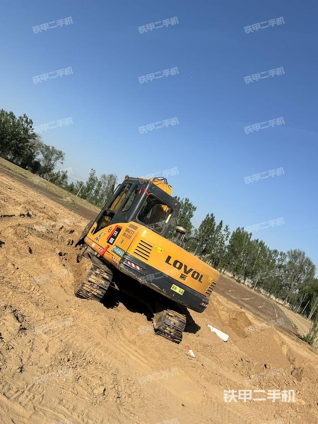 駕駛室整體(整機外觀) 駕駛室整體(整機外觀)