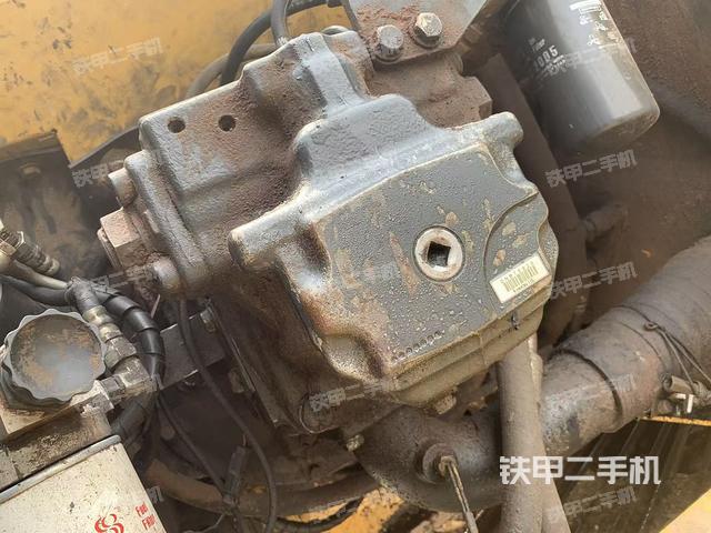 液壓泵艙室正面整體(整機(jī)外觀) 液壓泵艙室正面整體(整機(jī)外觀)