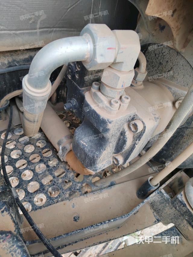 液壓泵艙室正面整體（整機(jī)外觀）