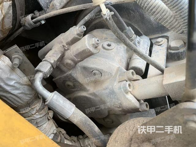 液壓泵艙室正面整體(整機(jī)外觀) 液壓泵艙室正面整體(整機(jī)外觀)