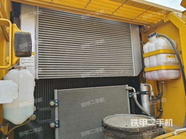 散熱器正面(大件艙室) 散熱器正面(大件艙室)