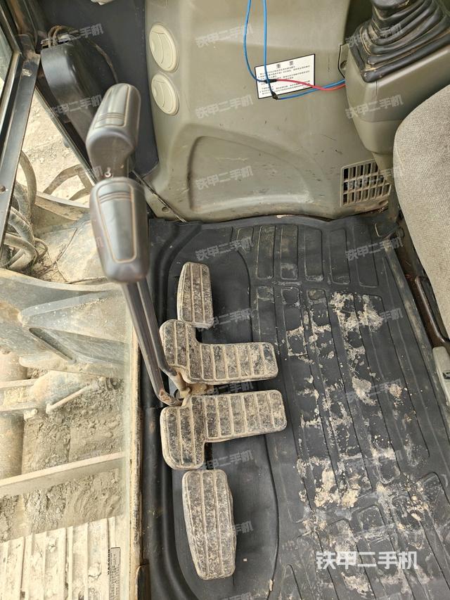 后窗玻璃角標（駕駛室部分）