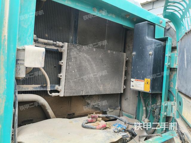 散熱器正面(大件艙室) 散熱器正面(大件艙室)