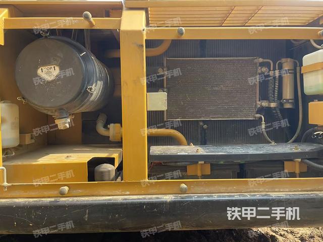散熱器正面(大件艙室) 散熱器正面(大件艙室)