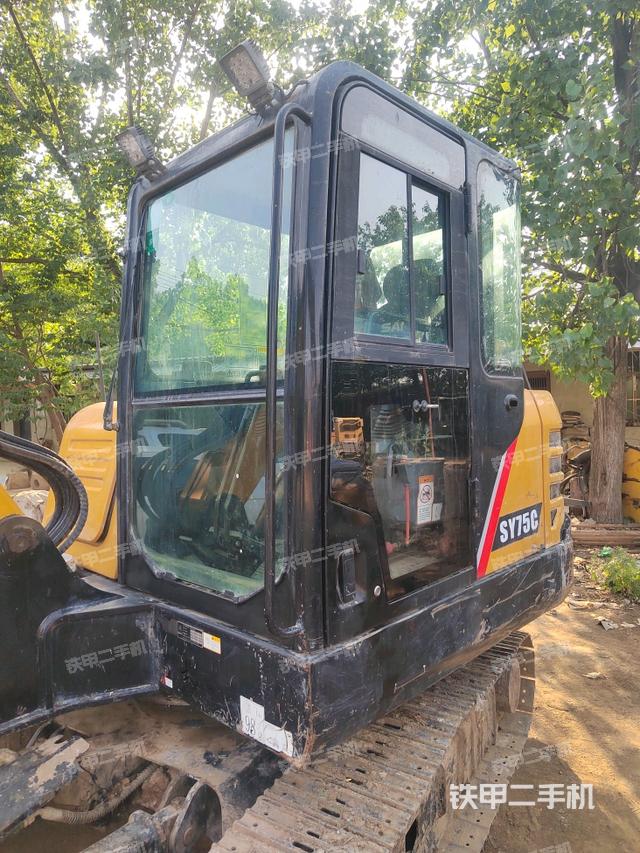 驾驶室整体(整机外观) 驾驶室整体(整机外观)