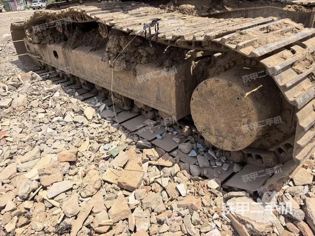 单侧履带整体(整机外观) 单侧履带整体(整机外观)