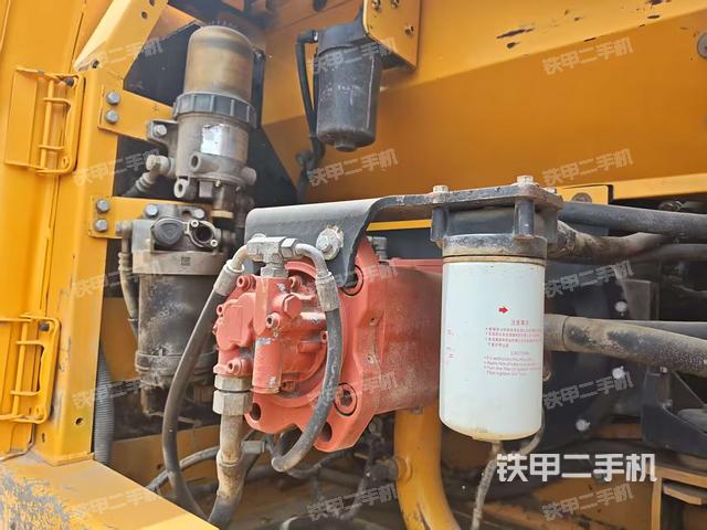 液压泵舱室正面整体(整机外观) 液压泵舱室正面整体(整机外观)