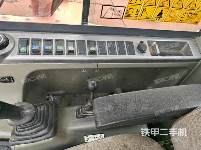 座椅左側(cè)控制臺/音響/含左手柄（駕駛室部分）