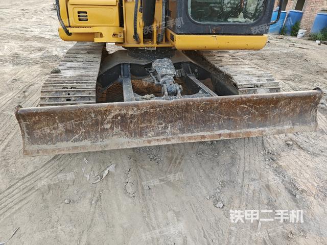 轉(zhuǎn)盤和下車架正前(工作和回轉(zhuǎn)裝置) 轉(zhuǎn)盤和下車架正前(工作和回轉(zhuǎn)裝置)