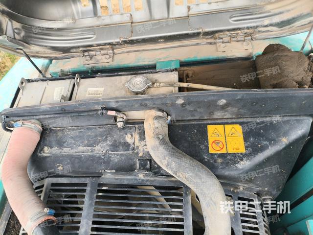 氣門室蓋螺絲特寫(上車部件) 氣門室蓋螺絲特寫(上車部件)