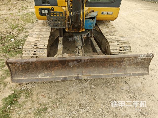 轉(zhuǎn)盤和下車架正前(工作和回轉(zhuǎn)裝置) 轉(zhuǎn)盤和下車架正前(工作和回轉(zhuǎn)裝置)