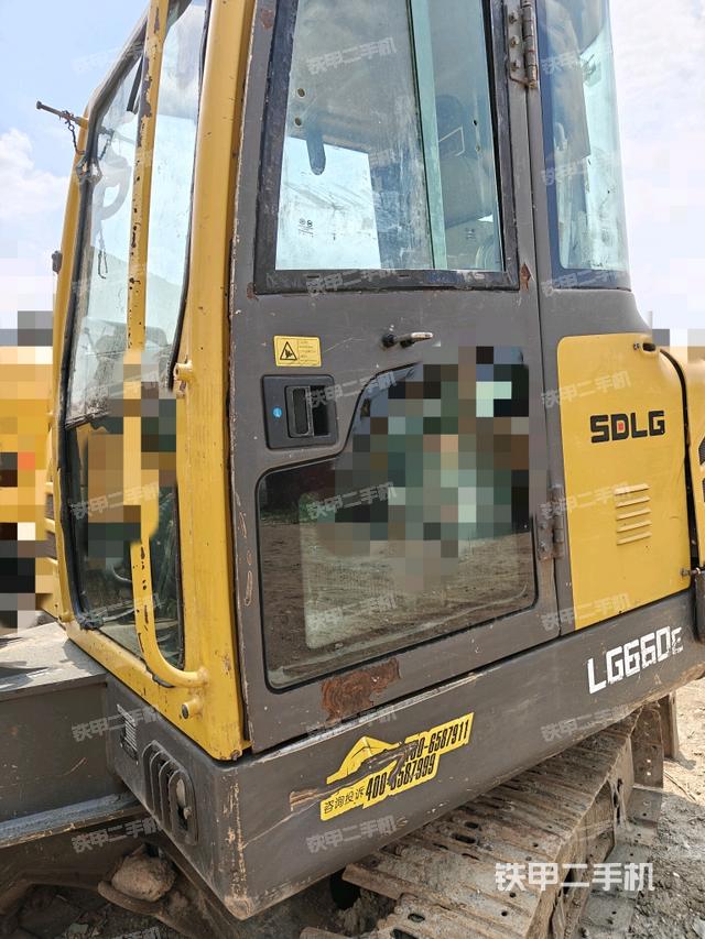 驾驶室整体(整机外观) 驾驶室整体(整机外观)