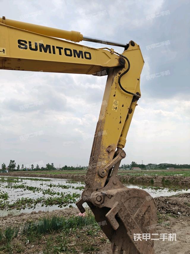 小臂整体右前(工作和回转装置) 小臂整体右前(工作和回转装置)