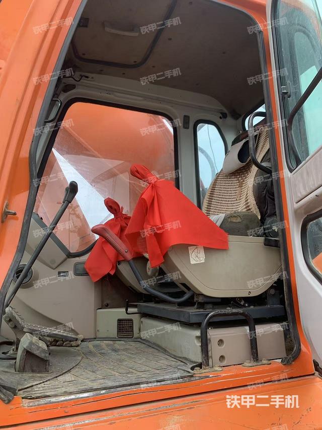 駕駛室整體（整機外觀）