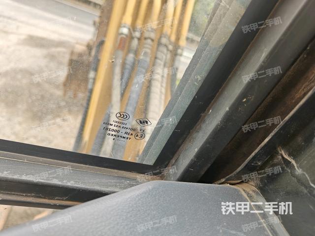 座椅右側(cè)控制臺/鑰匙門/油門/含右手柄(駕駛室部分) 座椅右側(cè)控制臺/鑰匙門/油門/含右手柄(駕駛室部分)