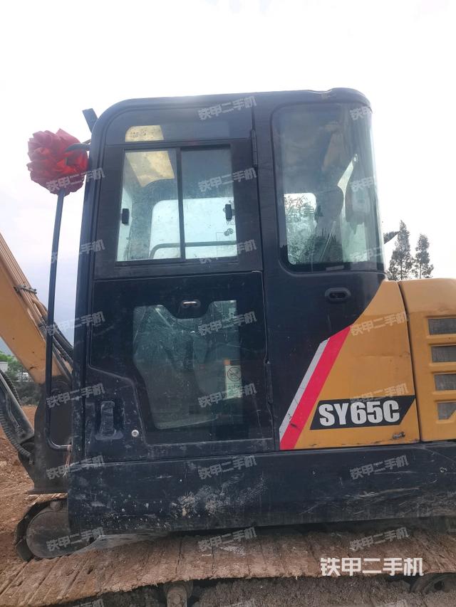  驾驶室正侧（驾驶室部分）