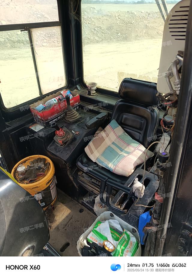 驾驶室操作台（设备外观及核心部件）