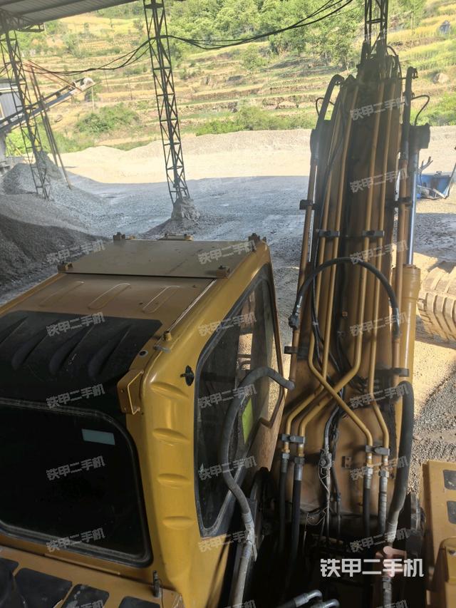 大臂背部俯视（工作和回转装置）