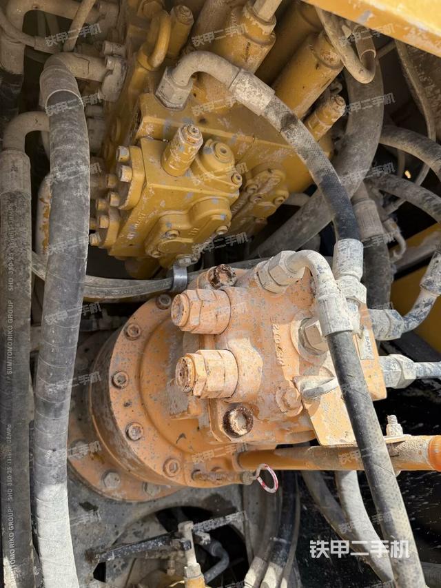 回轉(zhuǎn)馬達和主控閥（整機外觀）