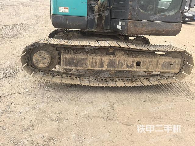 單側(cè)履帶整體(整機(jī)外觀) 單側(cè)履帶整體(整機(jī)外觀)