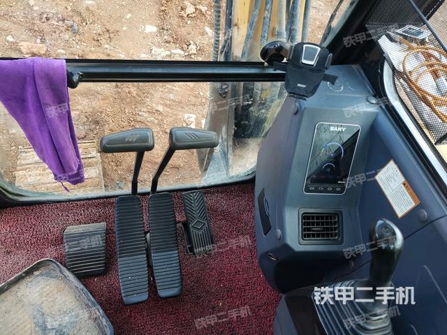 座椅右侧控制台/钥匙门/油门/含右手柄（驾驶室部分）