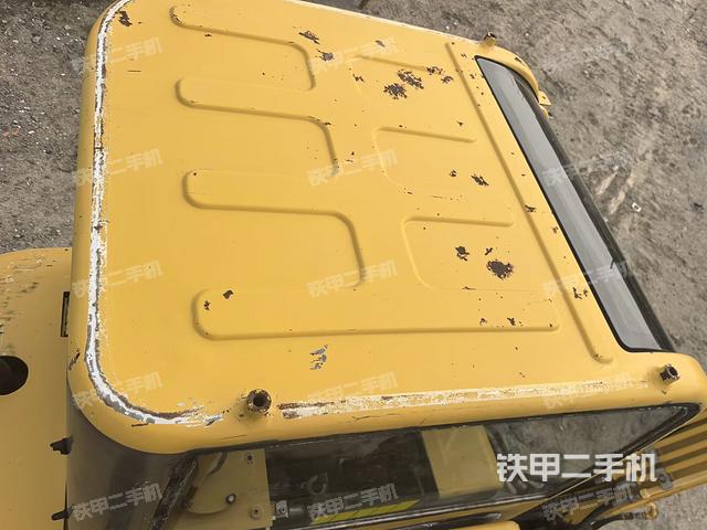 驾驶室顶部(整机外观) 驾驶室顶部(整机外观)