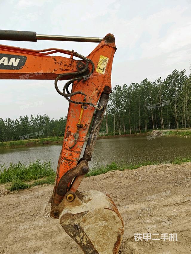 鏟斗右后整體（工作和回轉(zhuǎn)裝置）